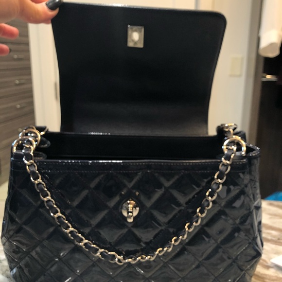**AUTHENTIC** BLUE CHANEL SHOULDER BAG (looks new) - Picture 4 of 7